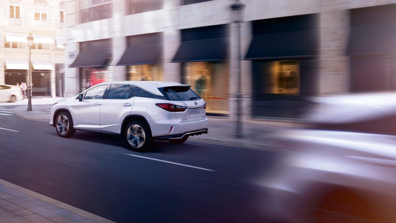 PESTE UN MILION DE LEXUS HYBRID LIVRATE