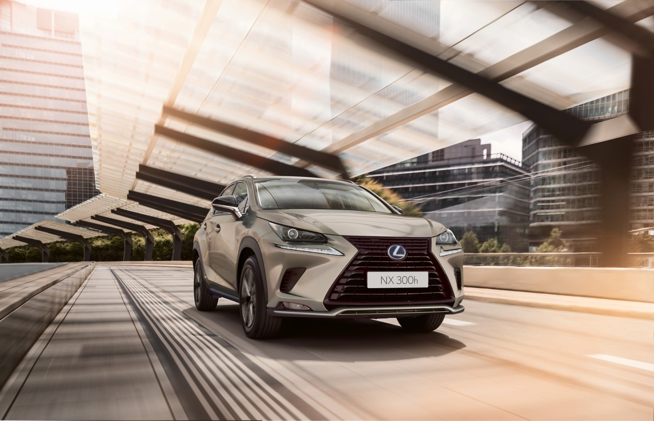 gallery-LEXUS_NX300h