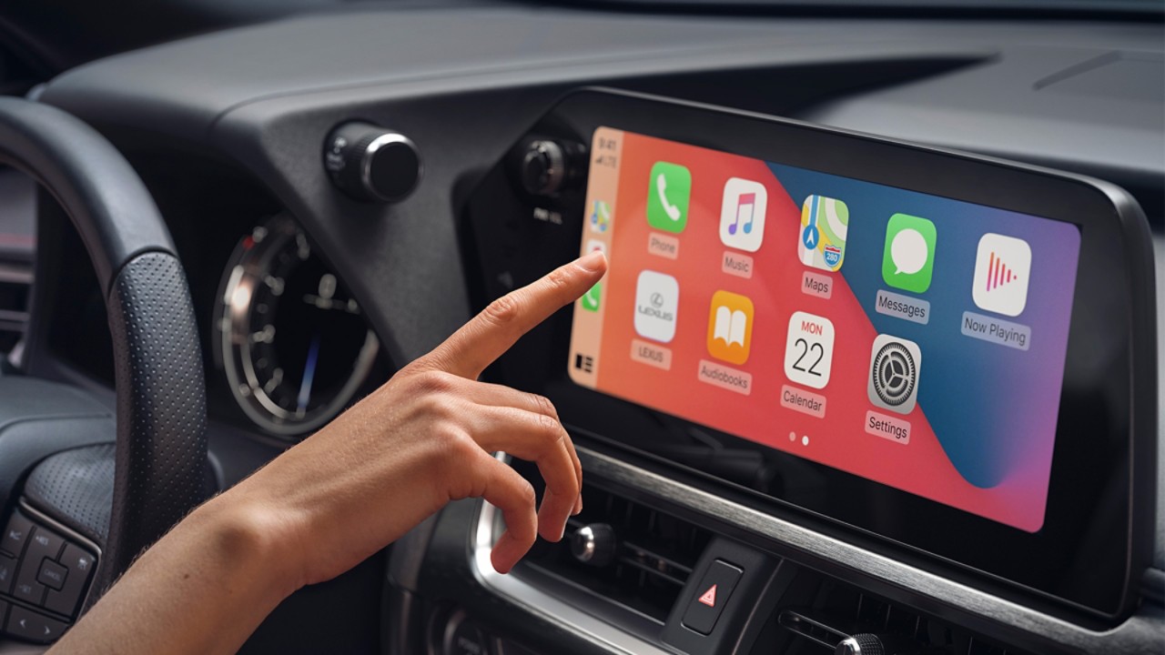 Close-up on a Lexus multimedia screen using Apply Carplay