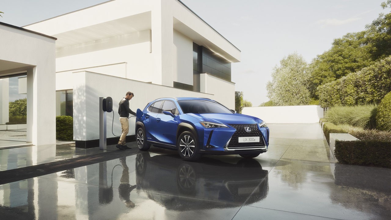 Incarcare masina full electric Lexus UX 300e