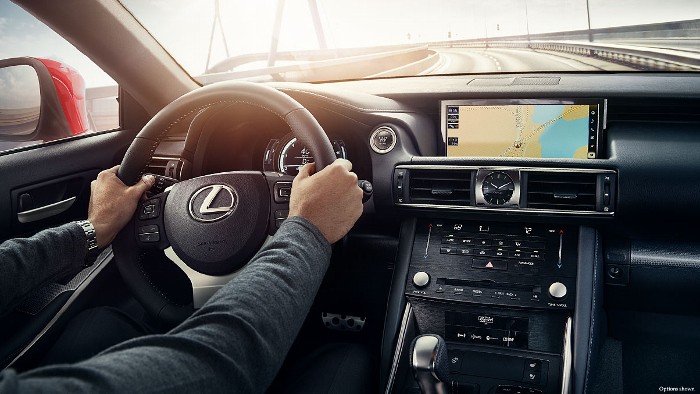 2017-Lexus-IS-F-Sport-Interior-Cockpit-700x394